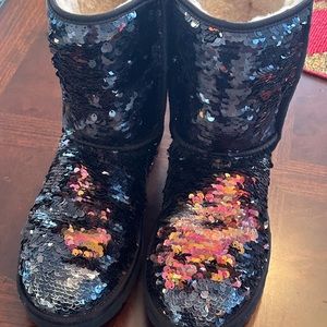 Authentic women sequence UGG boots. Size 9